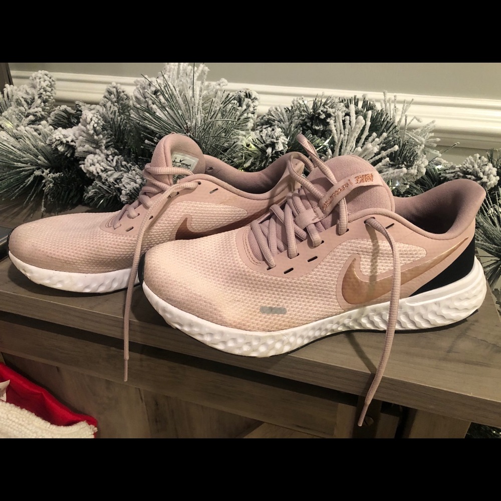 Women’s Nike Revolution 5 Running Shoe - Size 9